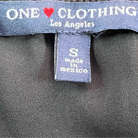 ONE ❤️ CLOTHING Floral Crew Tank Blouse - Picture 4 of 6